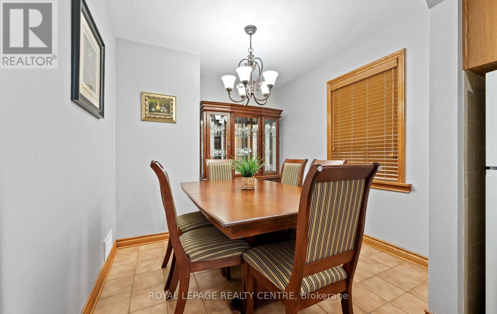 8 Davick Drive, Toronto, Ontario  M8W 2C9 - Photo 11 - W12832818