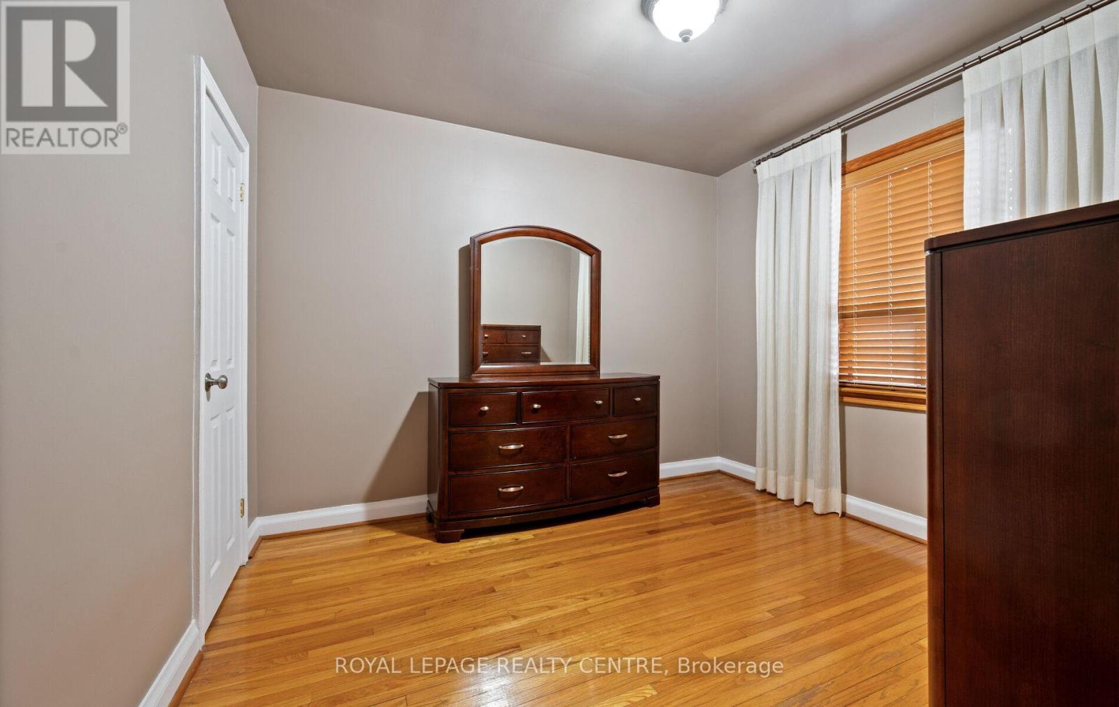 8 Davick Drive, Toronto, Ontario  M8W 2C9 - Photo 15 - W12832818