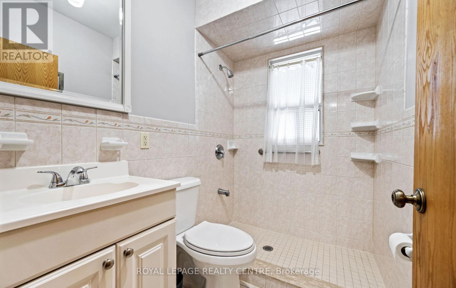 8 Davick Drive, Toronto, Ontario  M8W 2C9 - Photo 17 - W12832818