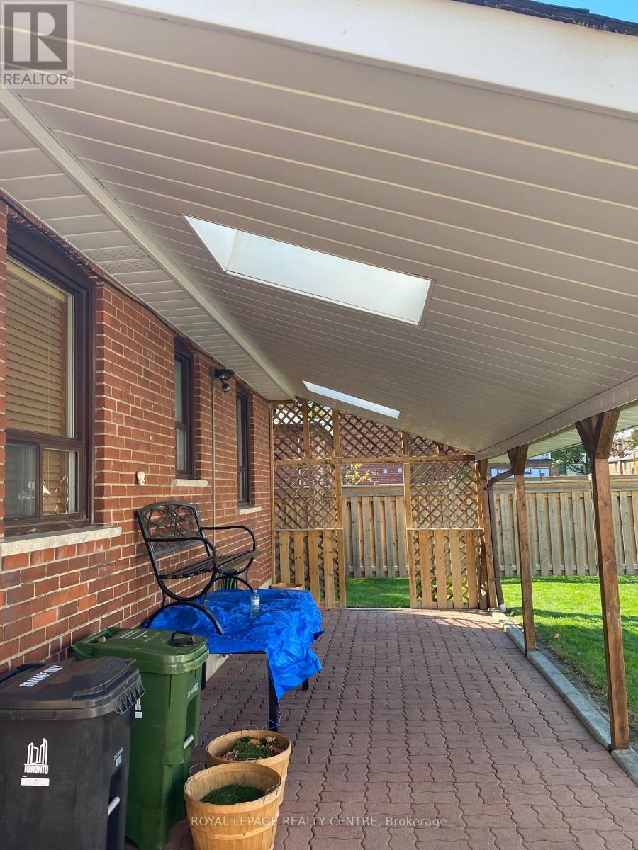 8 Davick Drive, Toronto, Ontario  M8W 2C9 - Photo 27 - W12832818