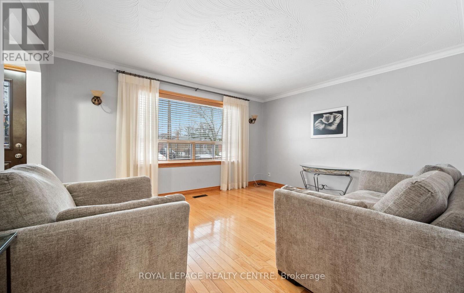 8 Davick Drive, Toronto, Ontario  M8W 2C9 - Photo 7 - W12832818