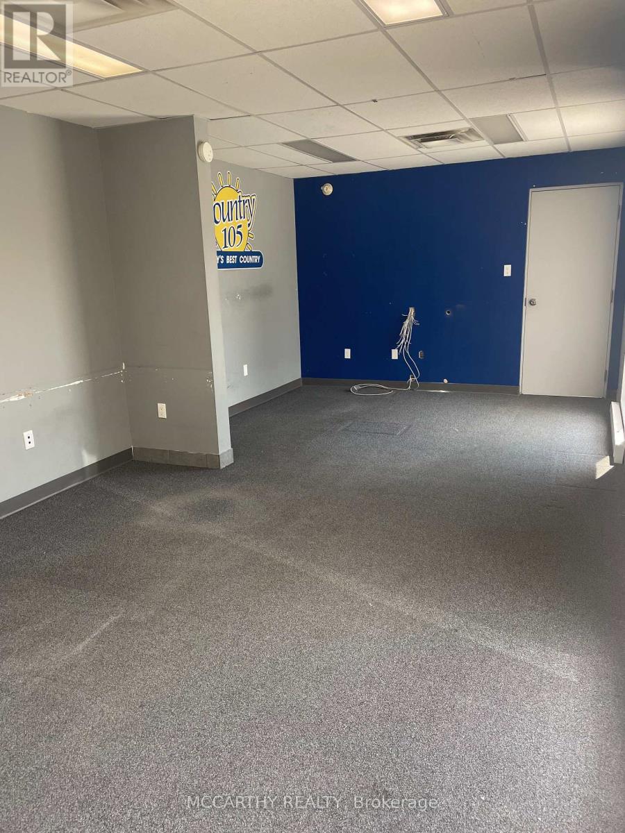 B - 710 Industrial Road, Shelburne, Ontario  L9V 2Z4 - Photo 3 - X12832734