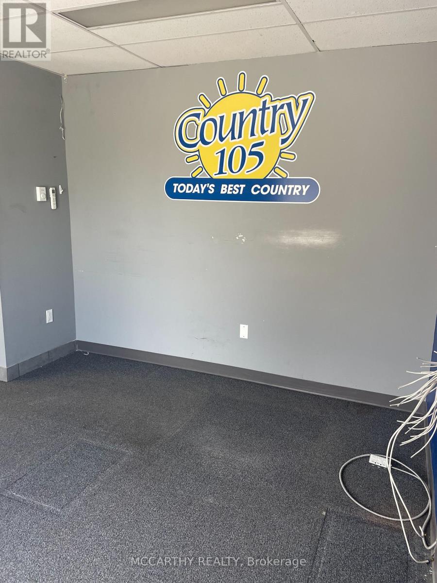 B - 710 Industrial Road, Shelburne, Ontario  L9V 2Z4 - Photo 4 - X12832734