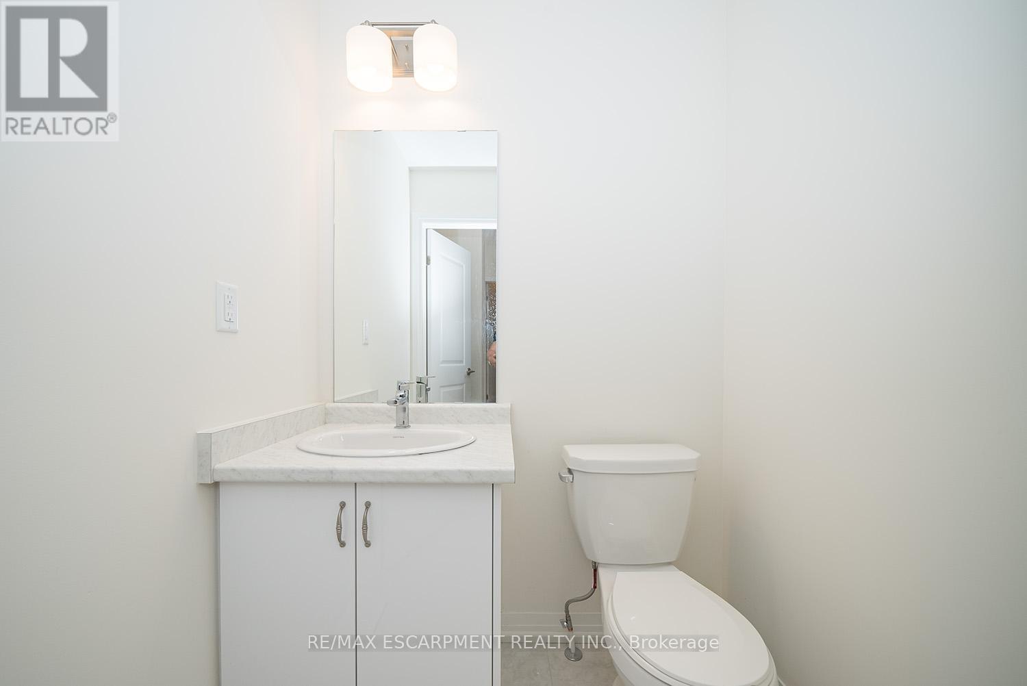 20 Dennis Avenue, Brantford, Ontario  N3V 0C1 - Photo 4 - X12832760