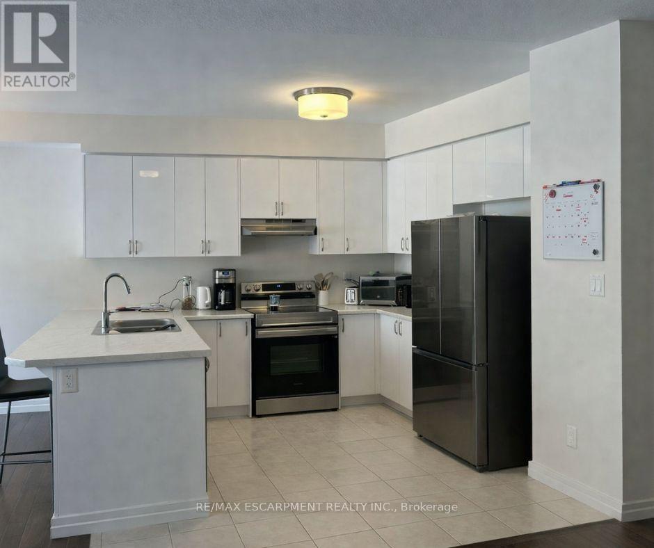 20 Dennis Avenue, Brantford, Ontario  N3V 0C1 - Photo 6 - X12832760