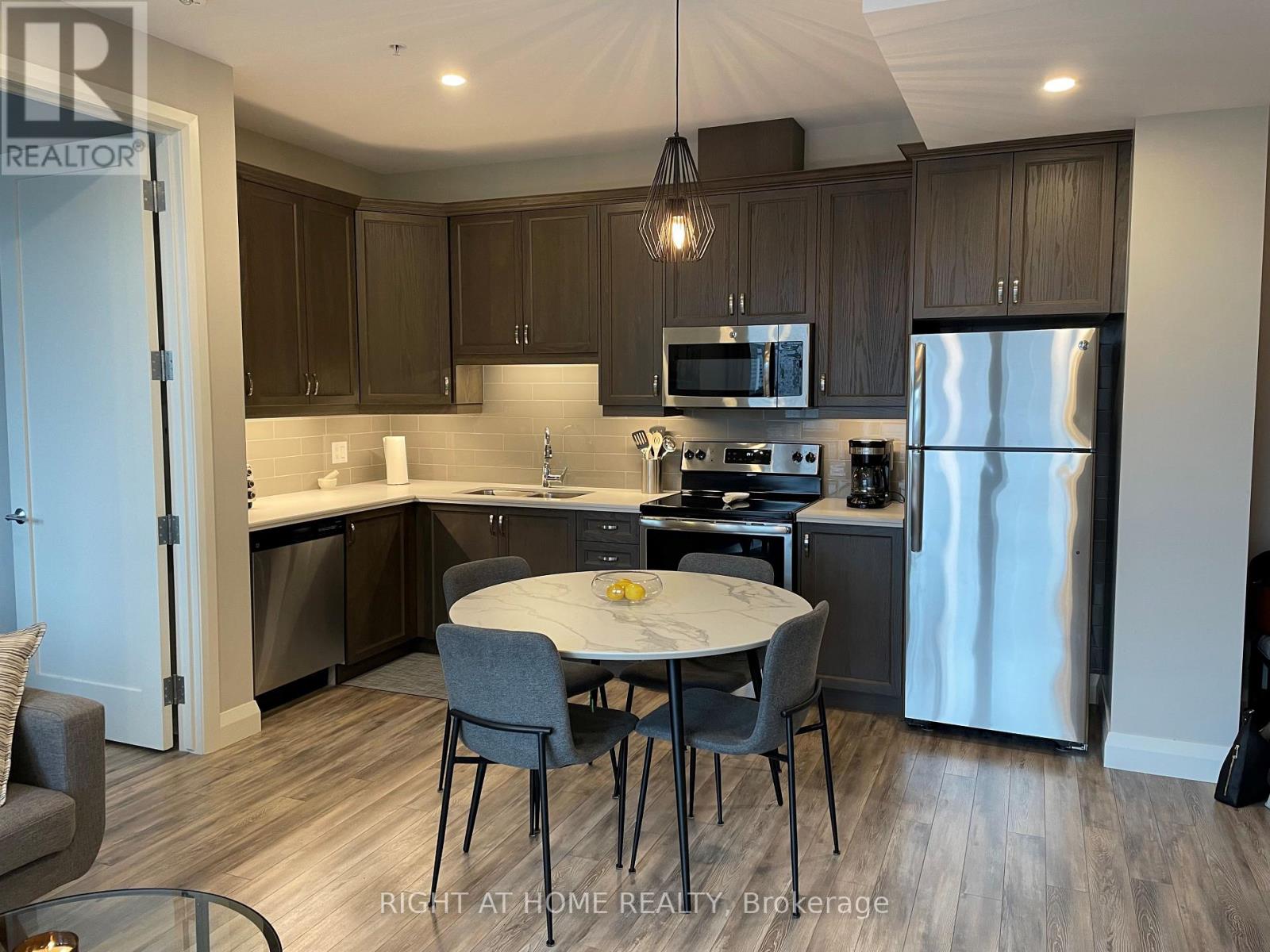 1015 - 118 King Street E, Hamilton, Ontario  L8N 0A9 - Photo 13 - X12832836