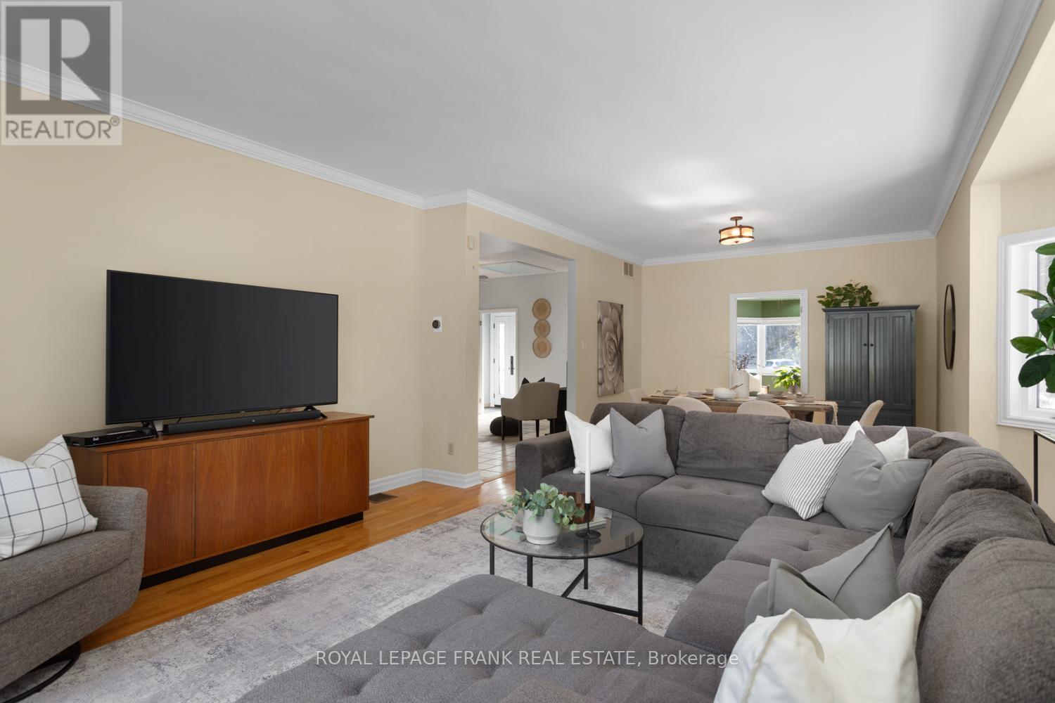 5 Regent Street, Georgina, Ontario  L0E 1N0 - Photo 13 - N12833262