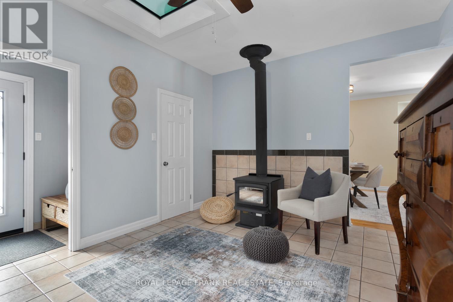 5 Regent Street, Georgina, Ontario  L0E 1N0 - Photo 17 - N12833262