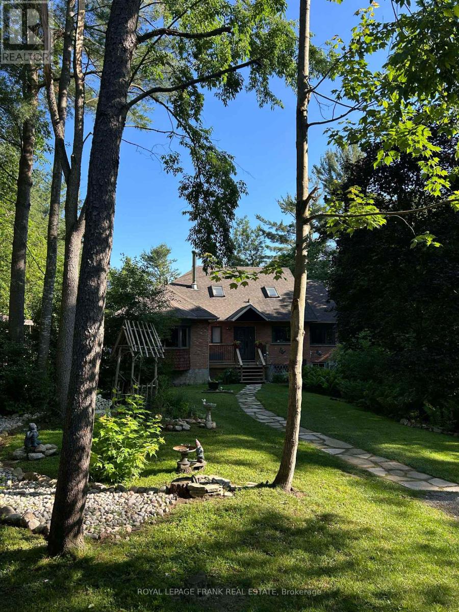 5 Regent Street, Georgina, Ontario  L0E 1N0 - Photo 8 - N12833262