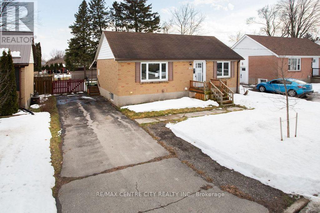 1583 HARTLET STREET, London East, Ontario