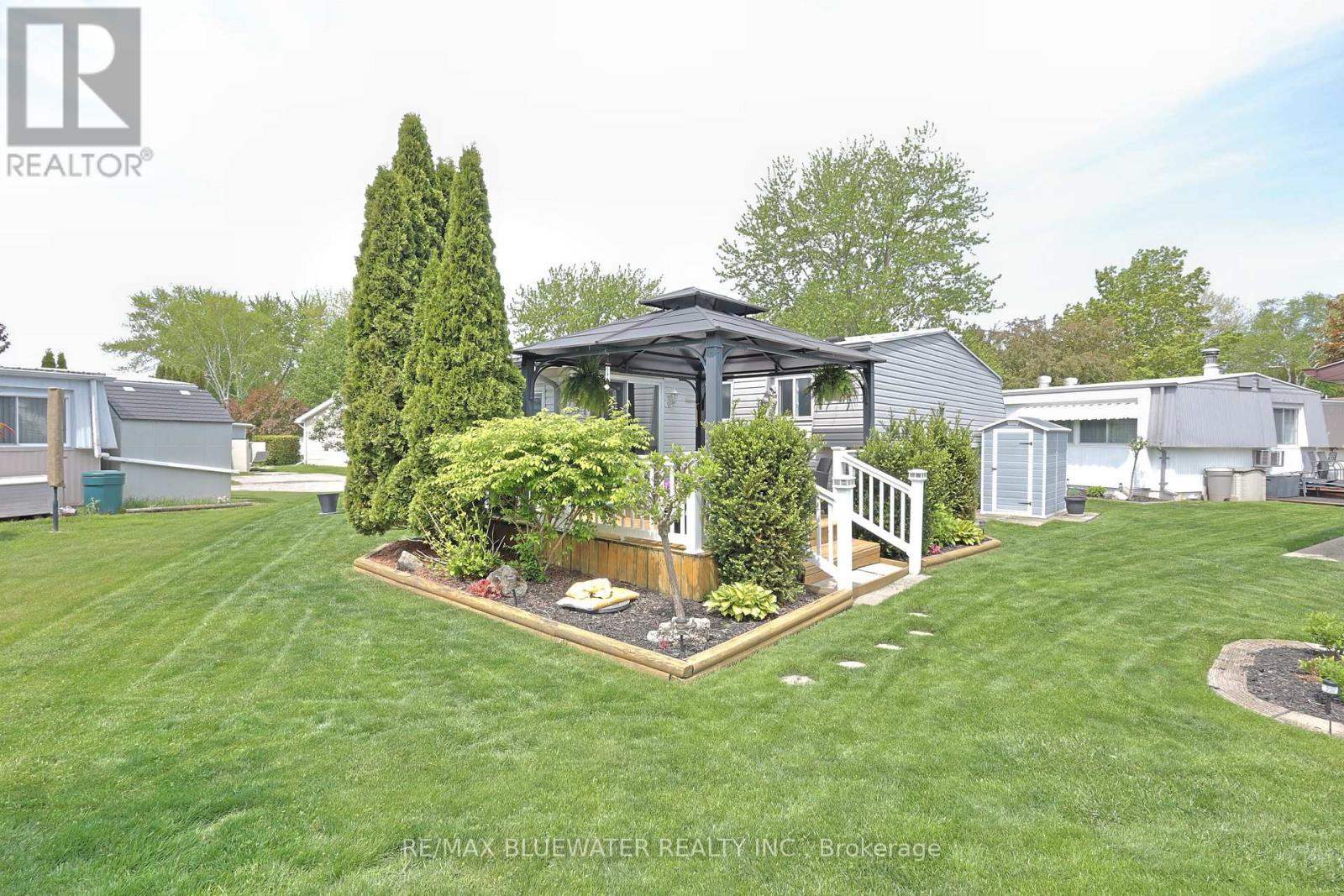 209 Biltmore Drive, South Huron, Ontario  N0M 1T0 - Photo 2 - X12833008