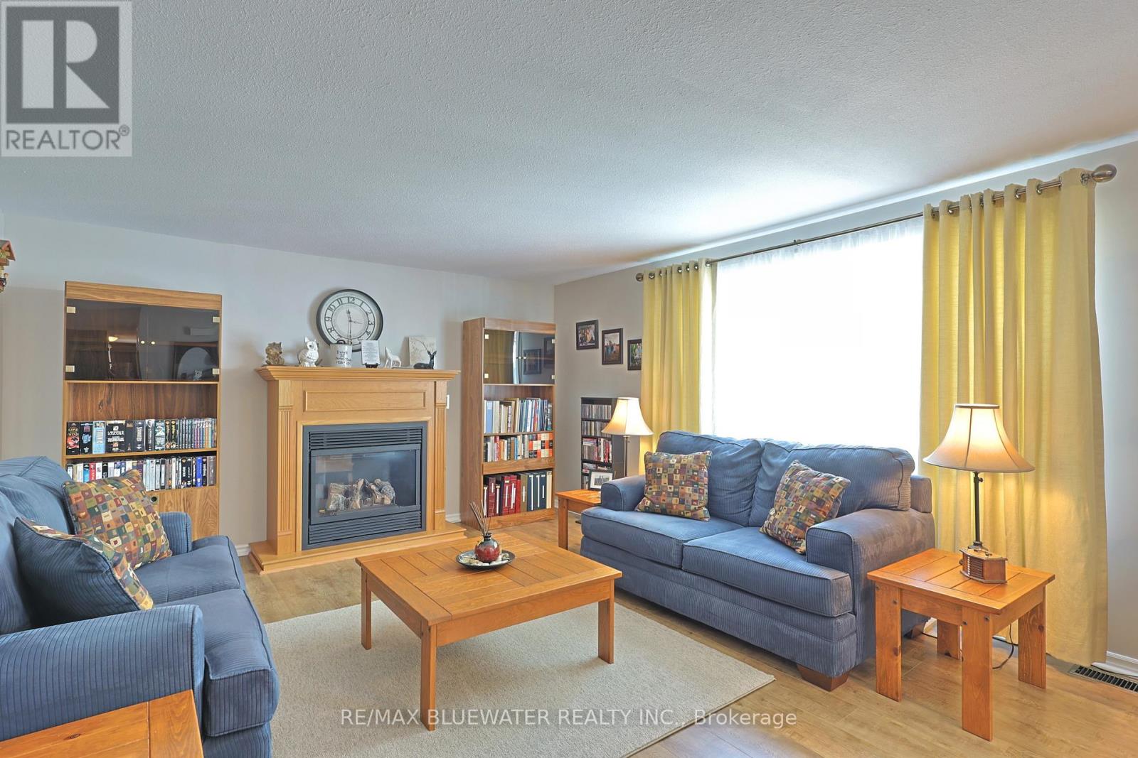 209 Biltmore Drive, South Huron, Ontario  N0M 1T0 - Photo 3 - X12833008