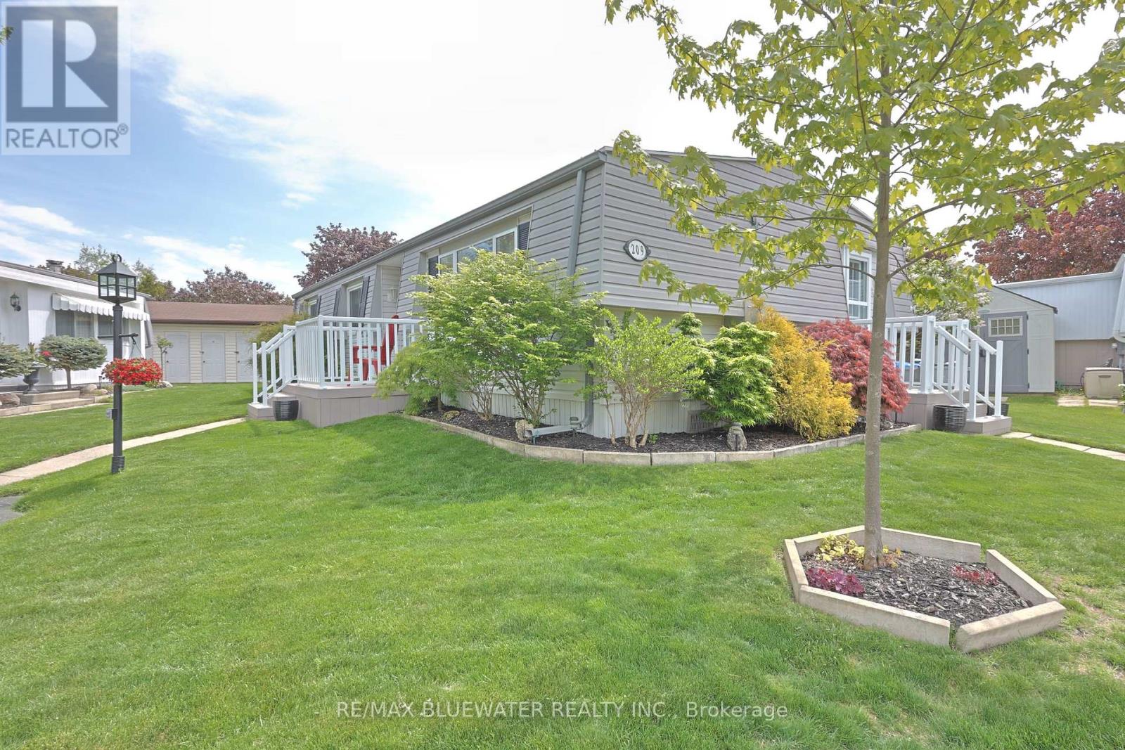 209 Biltmore Drive, South Huron, Ontario  N0M 1T0 - Photo 38 - X12833008