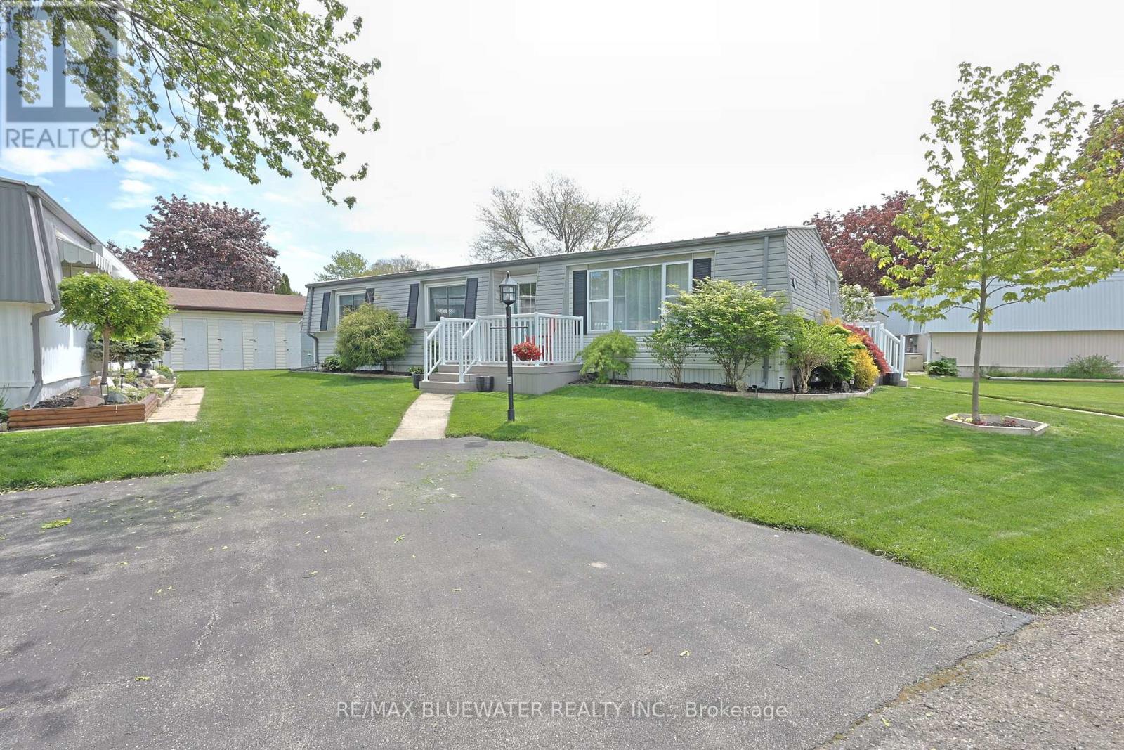 209 Biltmore Drive, South Huron, Ontario  N0M 1T0 - Photo 6 - X12833008