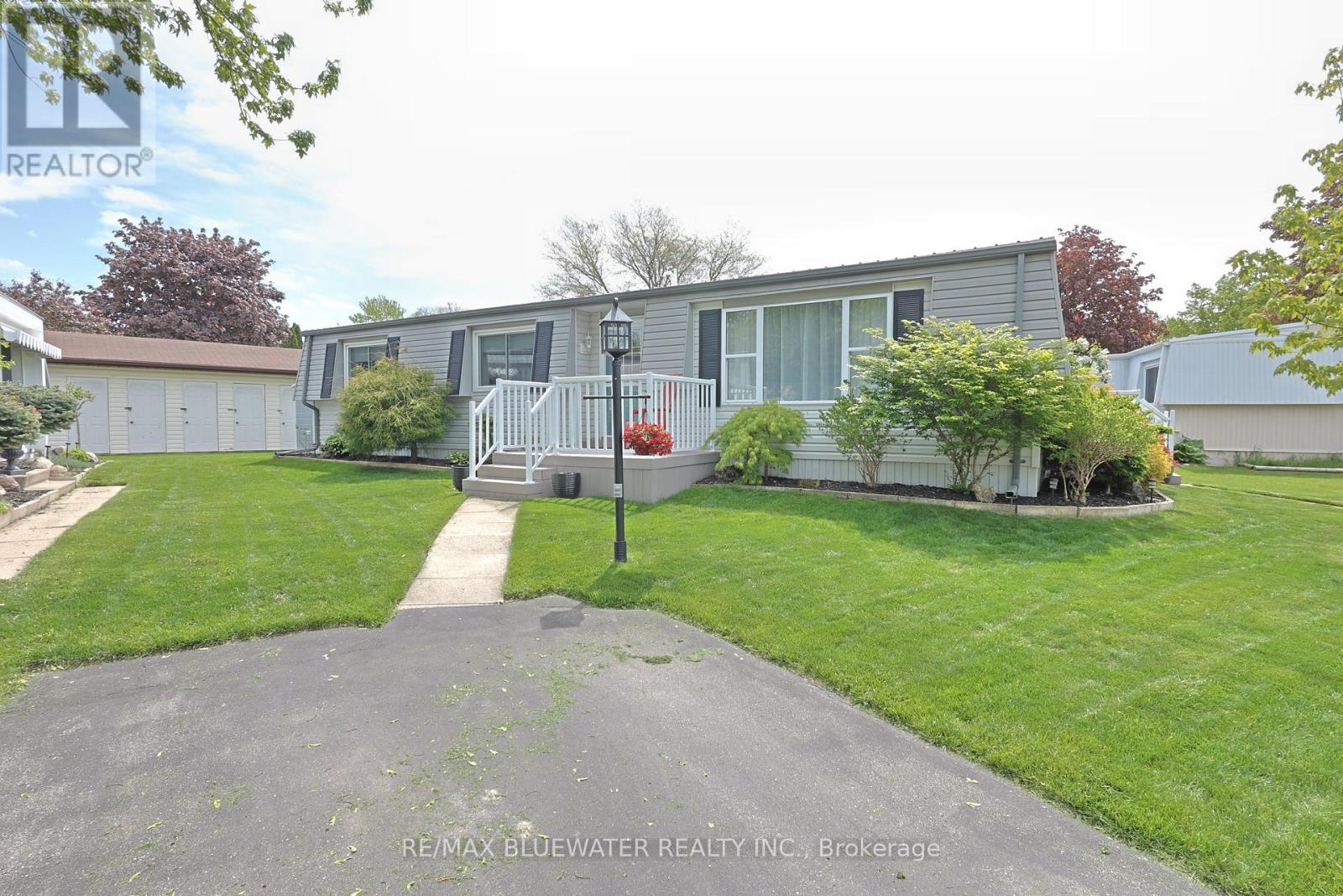209 Biltmore Drive, South Huron, Ontario  N0M 1T0 - Photo 7 - X12833008