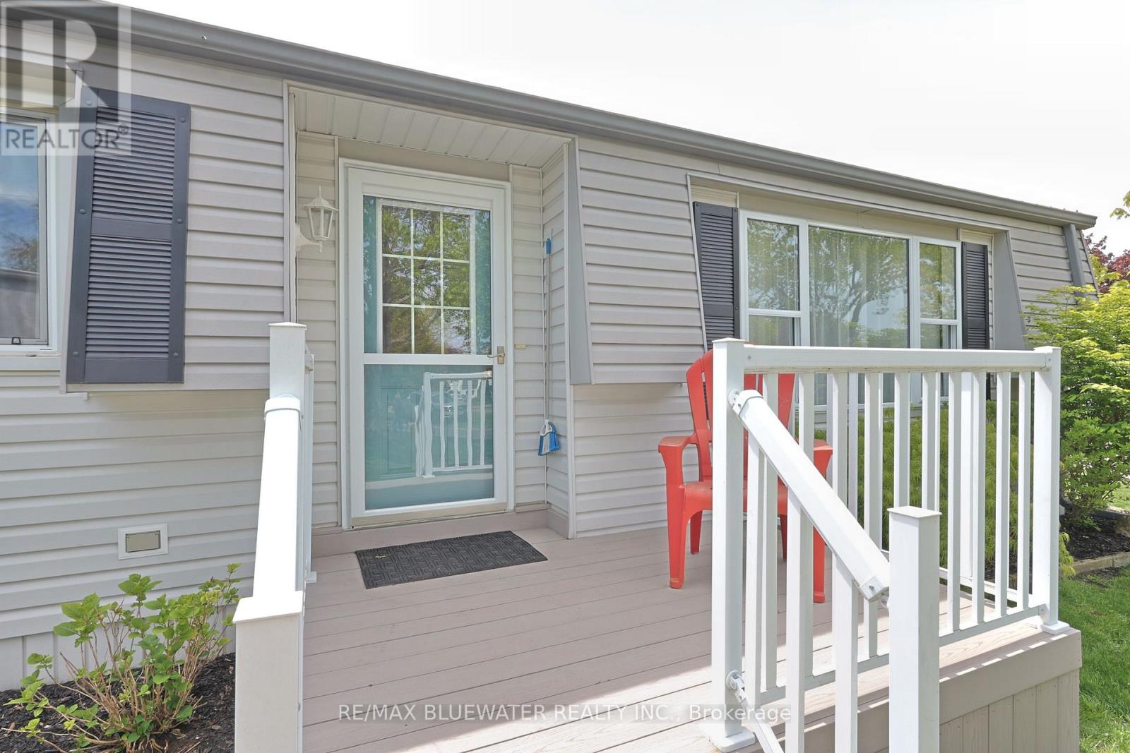 209 Biltmore Drive, South Huron, Ontario  N0M 1T0 - Photo 8 - X12833008