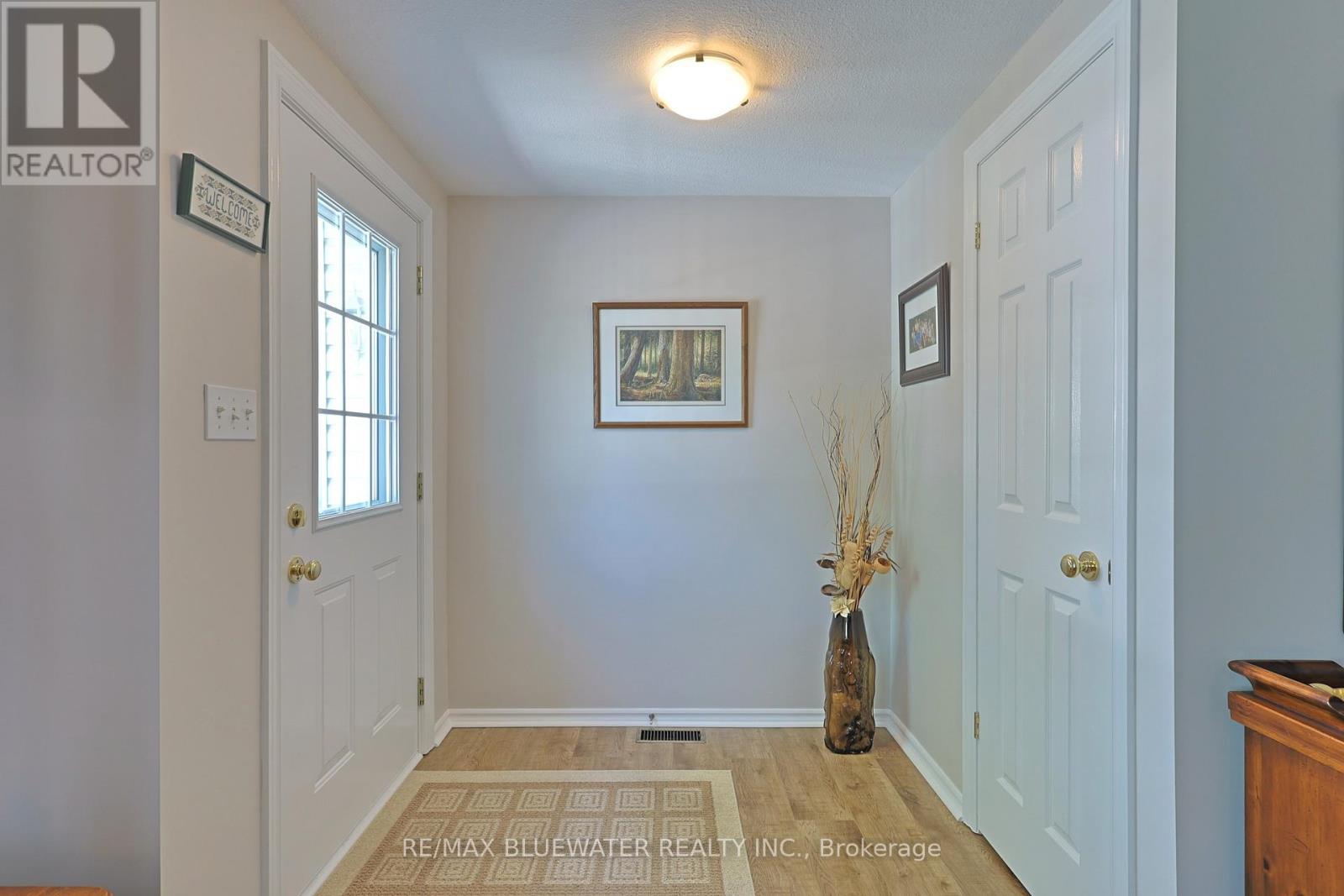 209 Biltmore Drive, South Huron, Ontario  N0M 1T0 - Photo 9 - X12833008