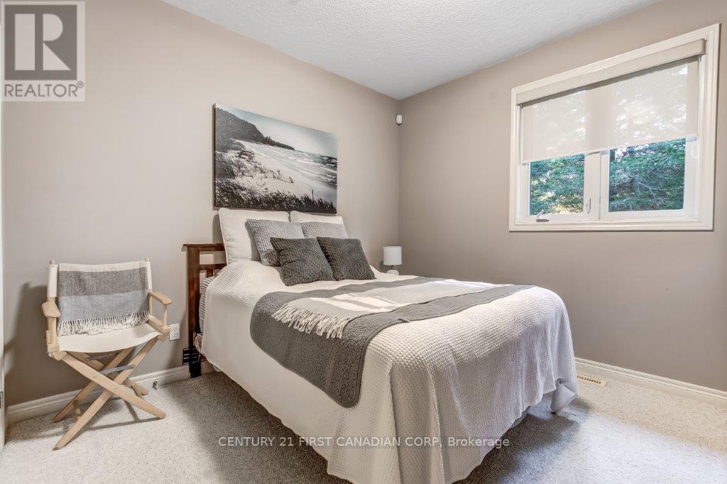 10145 Merrywood Drive, Lambton Shores, Ontario  N0M 1T0 - Photo 26 - X12833022