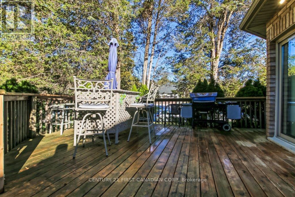 10145 Merrywood Drive, Lambton Shores, Ontario  N0M 1T0 - Photo 32 - X12833022