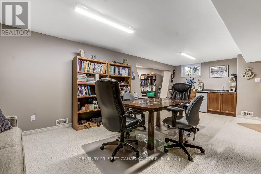 10145 Merrywood Drive, Lambton Shores, Ontario  N0M 1T0 - Photo 39 - X12833022