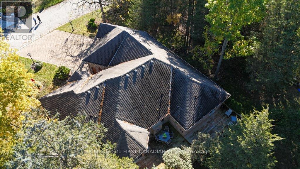 10145 Merrywood Drive, Lambton Shores, Ontario  N0M 1T0 - Photo 5 - X12833022