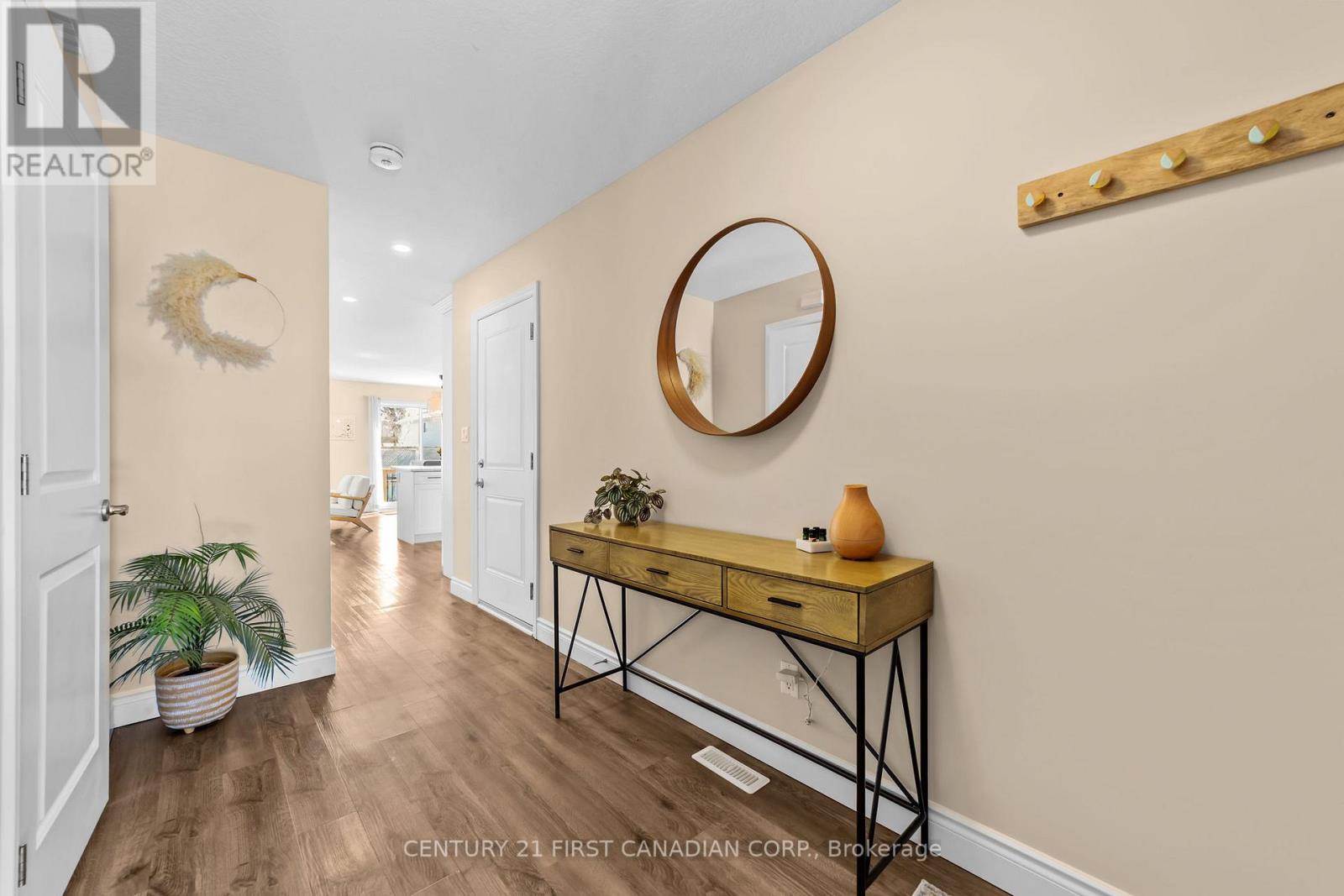 4 Finch Street, North Middlesex, Ontario  N0M 1A0 - Photo 6 - X12833172