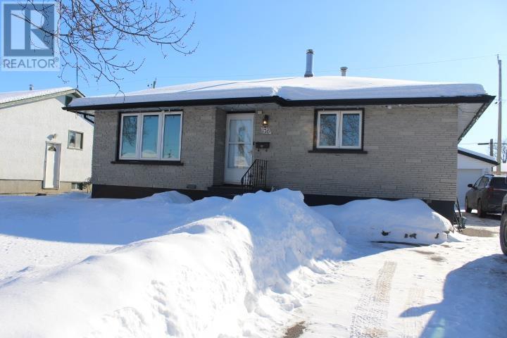 176 University DR, Thunder Bay, Ontario