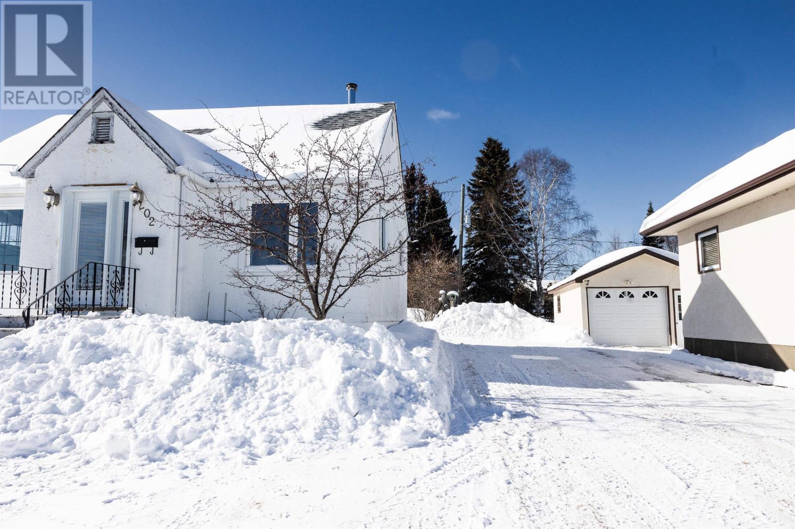 202 Pine St, Thunder Bay, Ontario  P7A 5X8 - Photo 2 - TB2600306