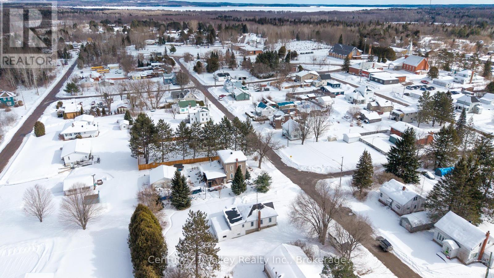 32 Ryan Street, Killaloe, Ontario  K0J 2A0 - Photo 5 - X12833128