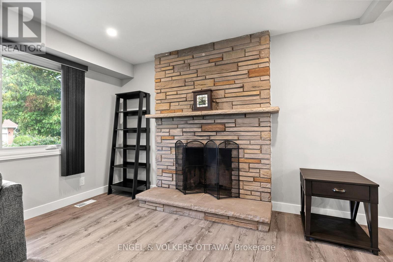 20 Gary Avenue, Ottawa, Ontario  K2G 3L3 - Photo 4 - X12832896