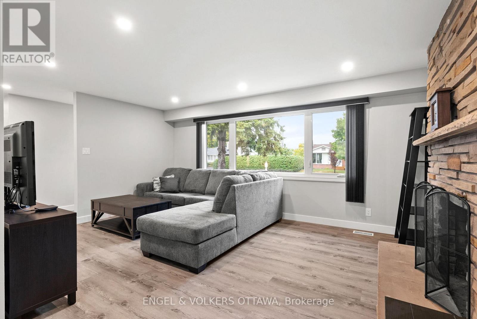 20 Gary Avenue, Ottawa, Ontario  K2G 3L3 - Photo 5 - X12832896