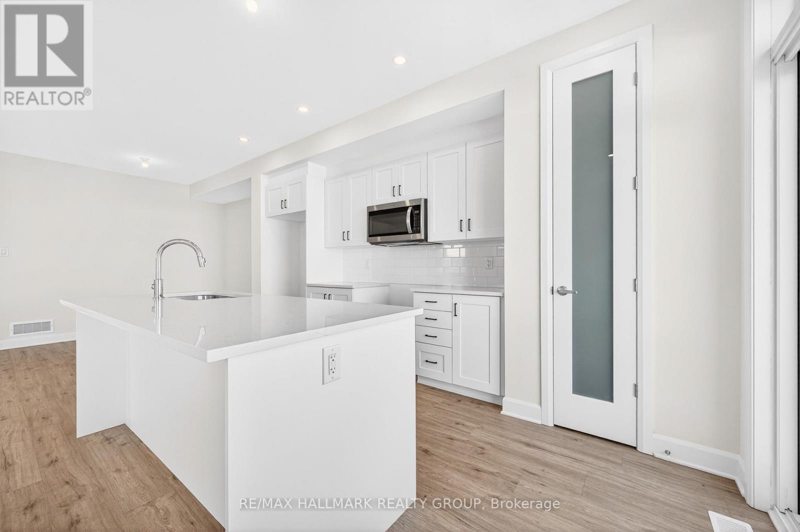 1049 Ventus Way, Ottawa, Ontario  K1W 0X4 - Photo 12 - X12832910