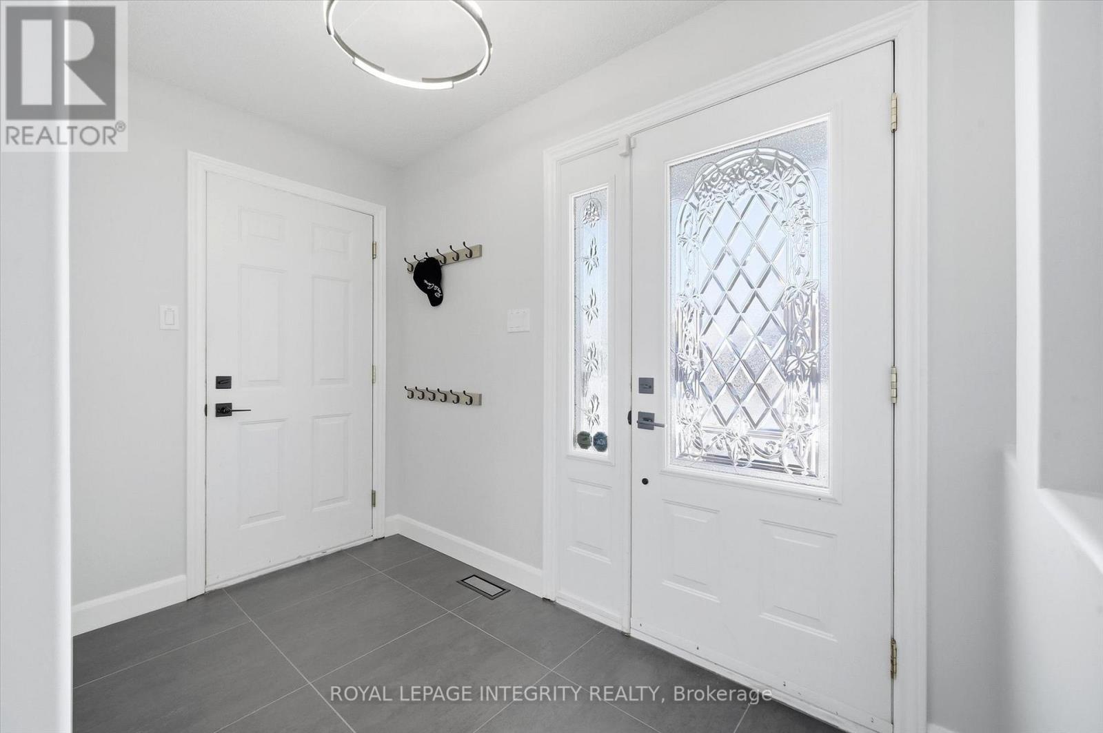 36 Frontenac Boulevard, Russell, Ontario  K0A 1W0 - Photo 4 - X12833104