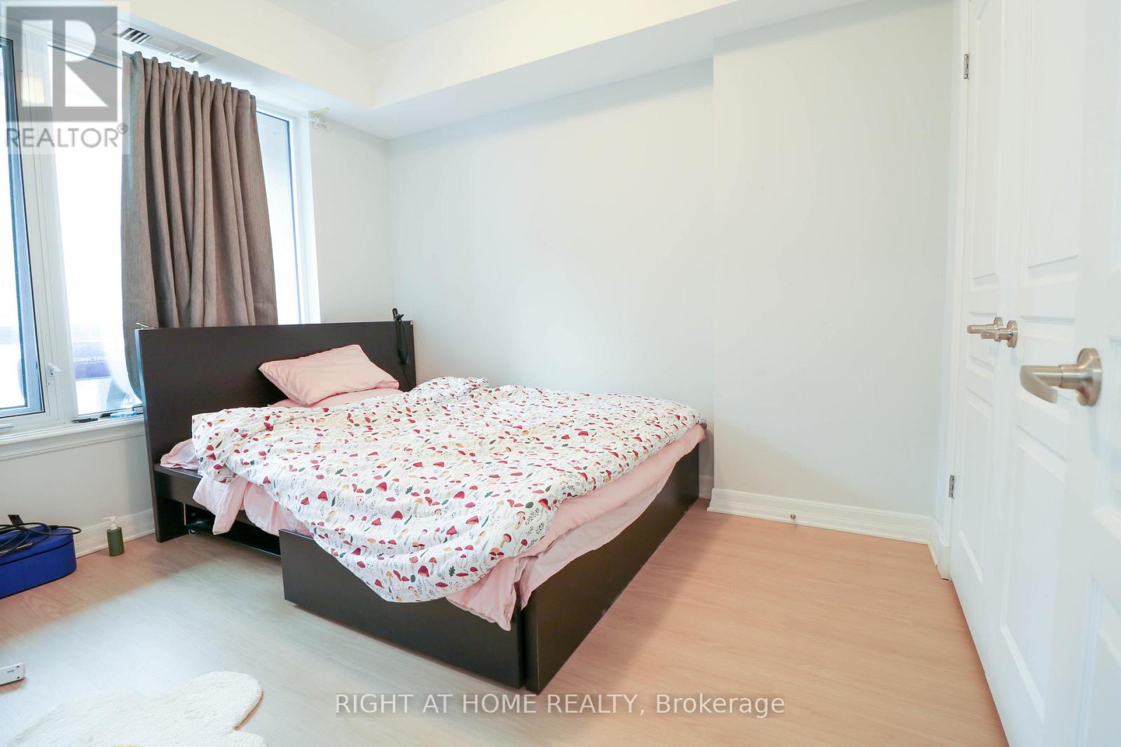 810 - 238 Besserer Street, Ottawa, Ontario  K1N 6B1 - Photo 6 - X12833238