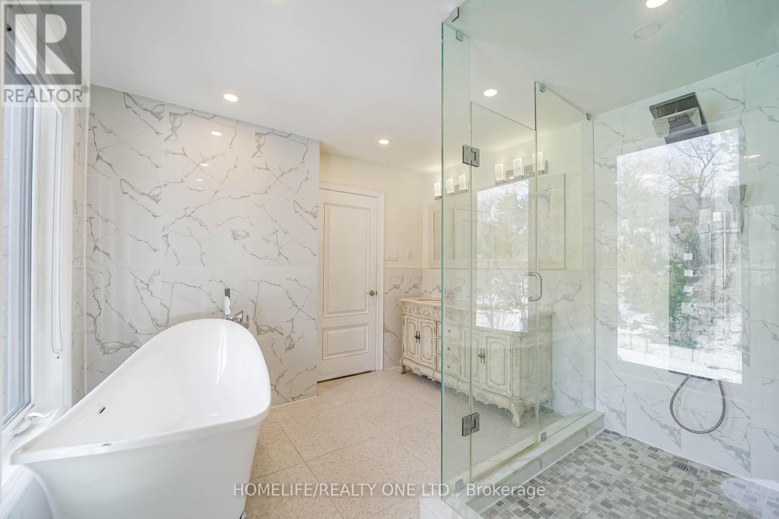 31 Bearwood Drive, Toronto, Ontario  M9A 4G5 - Photo 24 - W12801992