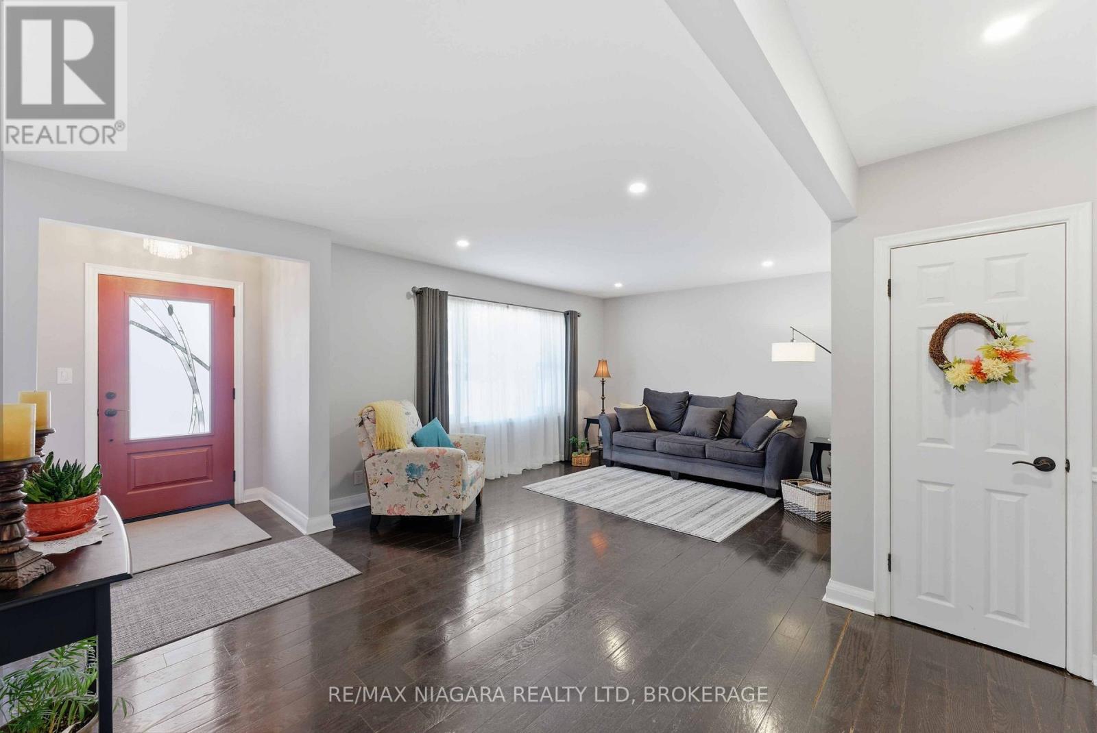 6122 Burdette Drive E, Niagara Falls, Ontario  L2E 5G7 - Photo 3 - X12833260