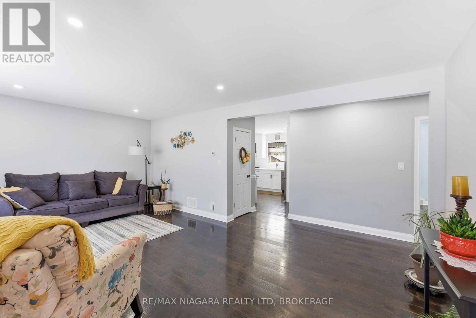 6122 Burdette Drive E, Niagara Falls, Ontario  L2E 5G7 - Photo 5 - X12833260