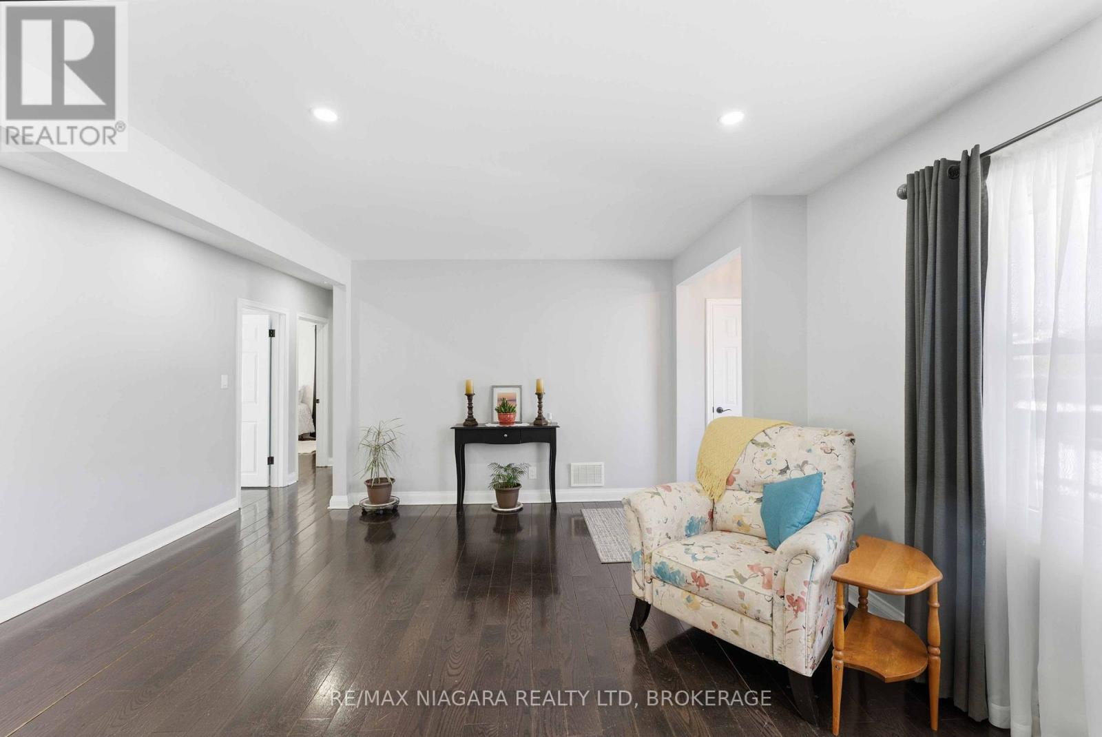 6122 Burdette Drive E, Niagara Falls, Ontario  L2E 5G7 - Photo 6 - X12833260