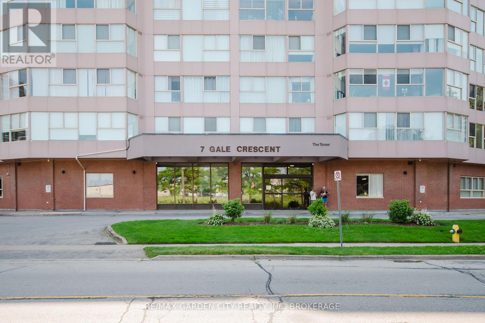 307 - 7 Gale Crescent, St. Catharines (E. Chester), Ontario  L2R 7M8 - Photo 2 - X12833280