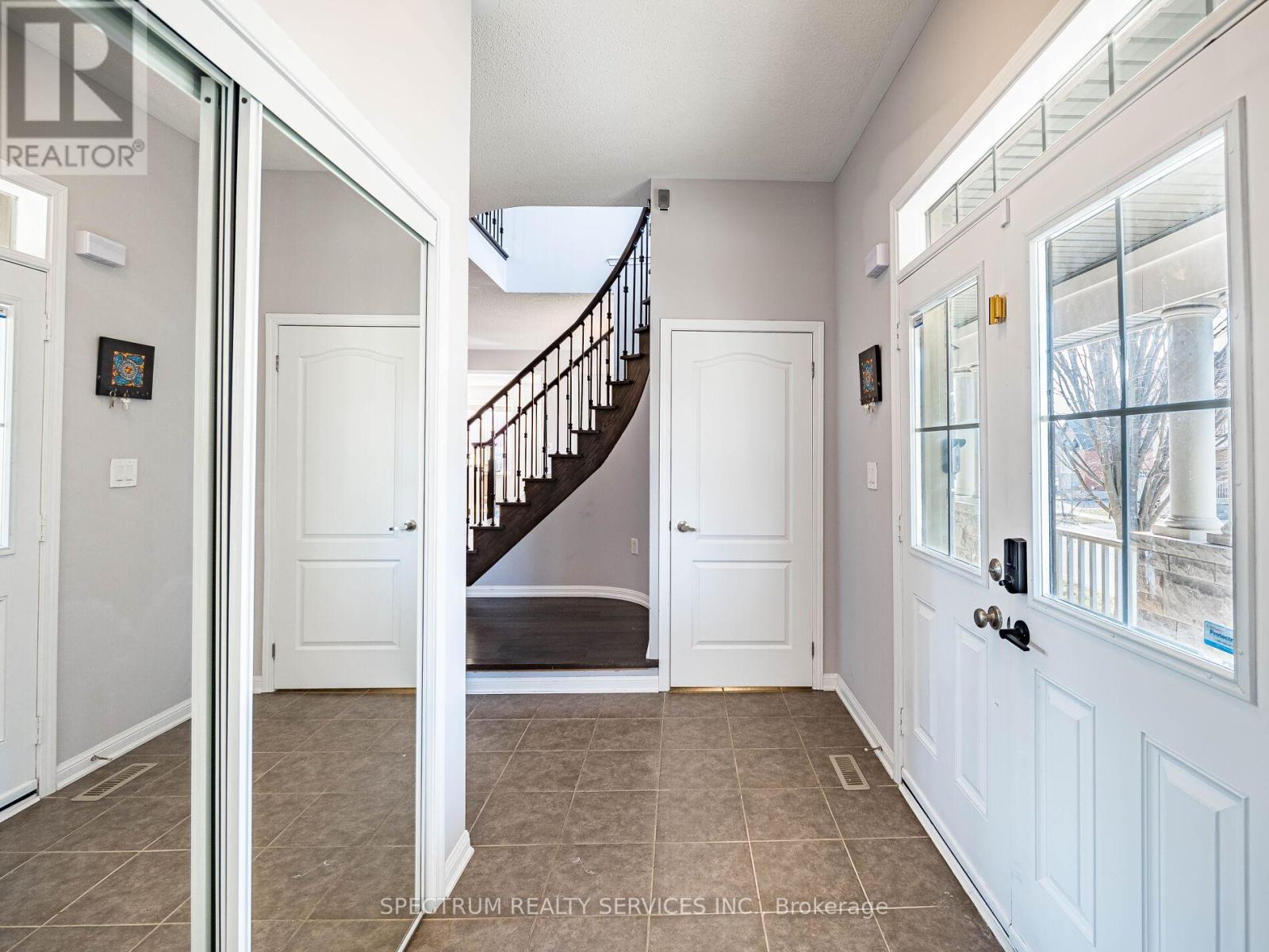 416 Gooch Crescent, Milton, Ontario  L9T 7M1 - Photo 5 - W12773500