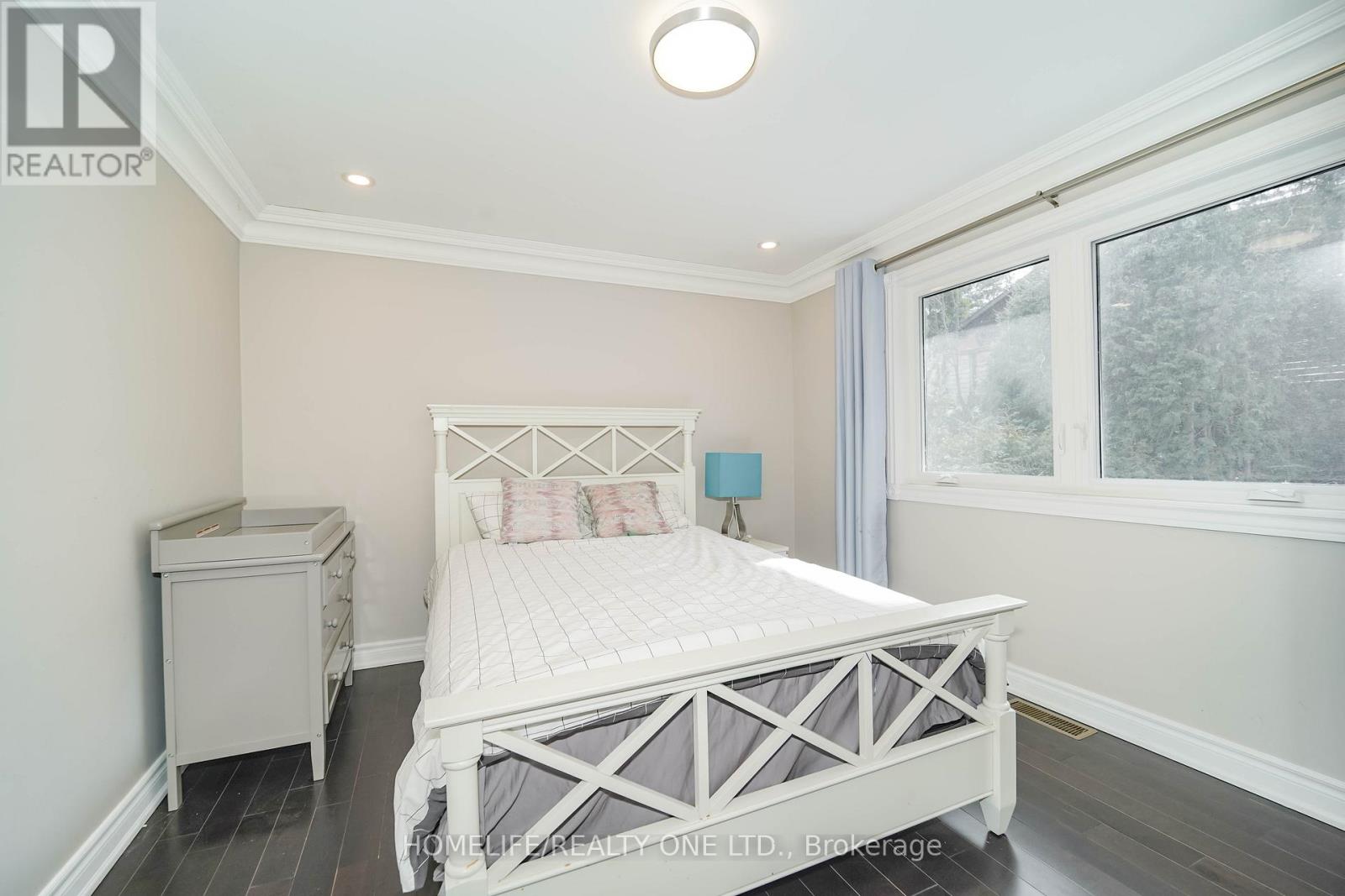 31 Bearwood Drive, Toronto, Ontario  M9A 4G5 - Photo 26 - W12801992