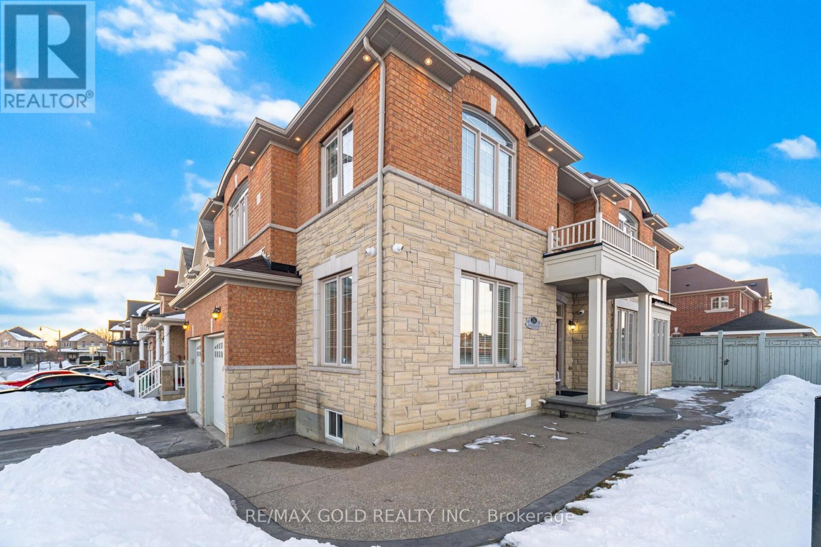 26 Drummondville Drive, Brampton, Ontario  L6P 3M9 - Photo 3 - W12827378