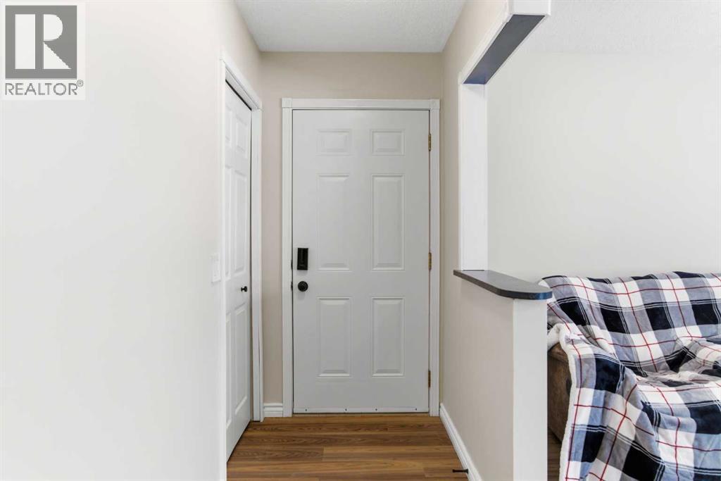 79 Templehill Drive Ne, Calgary, Alberta T1Y 4C4 - Photo 3 - A2287245