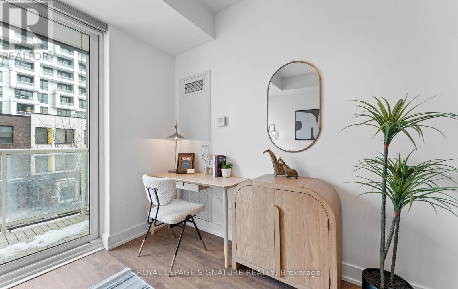 213 - 80 Vanauley Street, Toronto, Ontario  M5T 0C9 - Photo 9 - C12833020