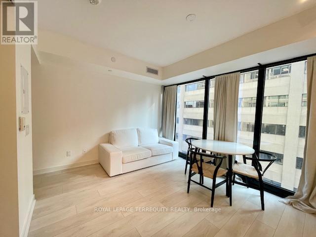 709 - 188 Cumberland Street, Toronto (Annex), Ontario  M5R 2G3 - Photo 7 - C12833032