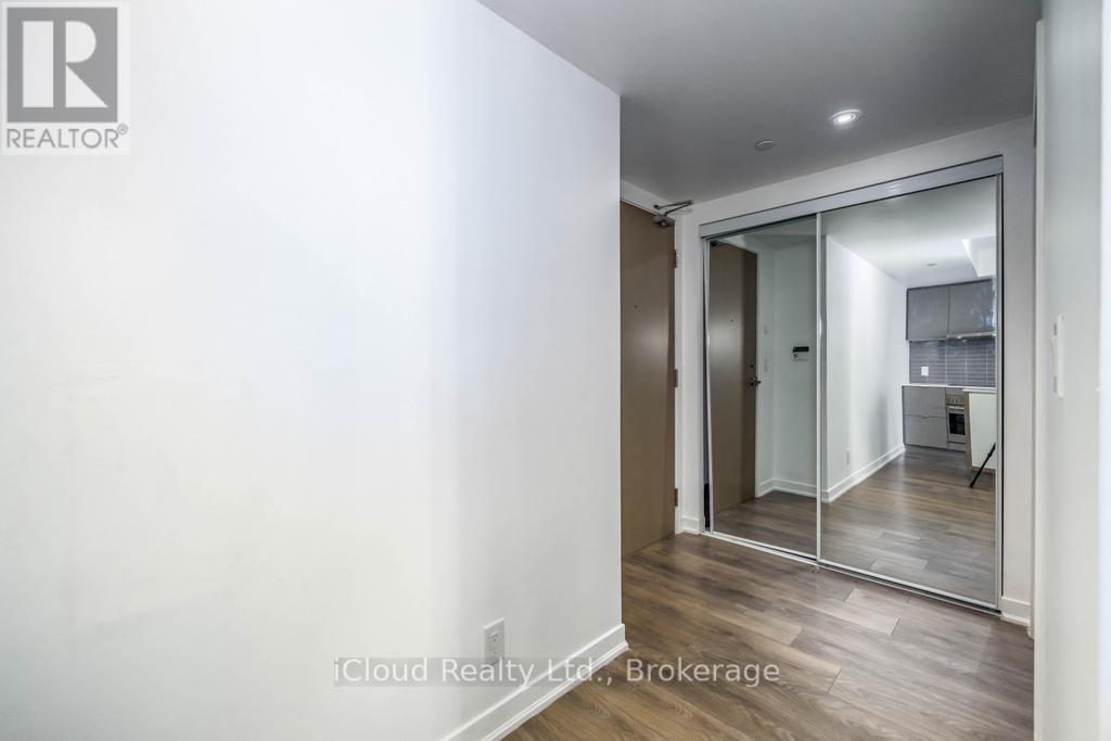 2205 - 100 Harbour Street, Toronto, Ontario  M5J 2T5 - Photo 7 - C12833092