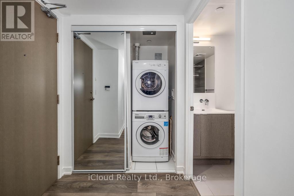 2205 - 100 Harbour Street, Toronto, Ontario  M5J 2T5 - Photo 8 - C12833092