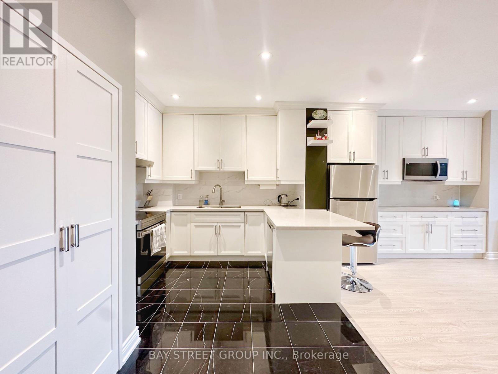 1001 - 102 Bloor Street W, Toronto, Ontario  M5S 1M8 - Photo 11 - C12833146