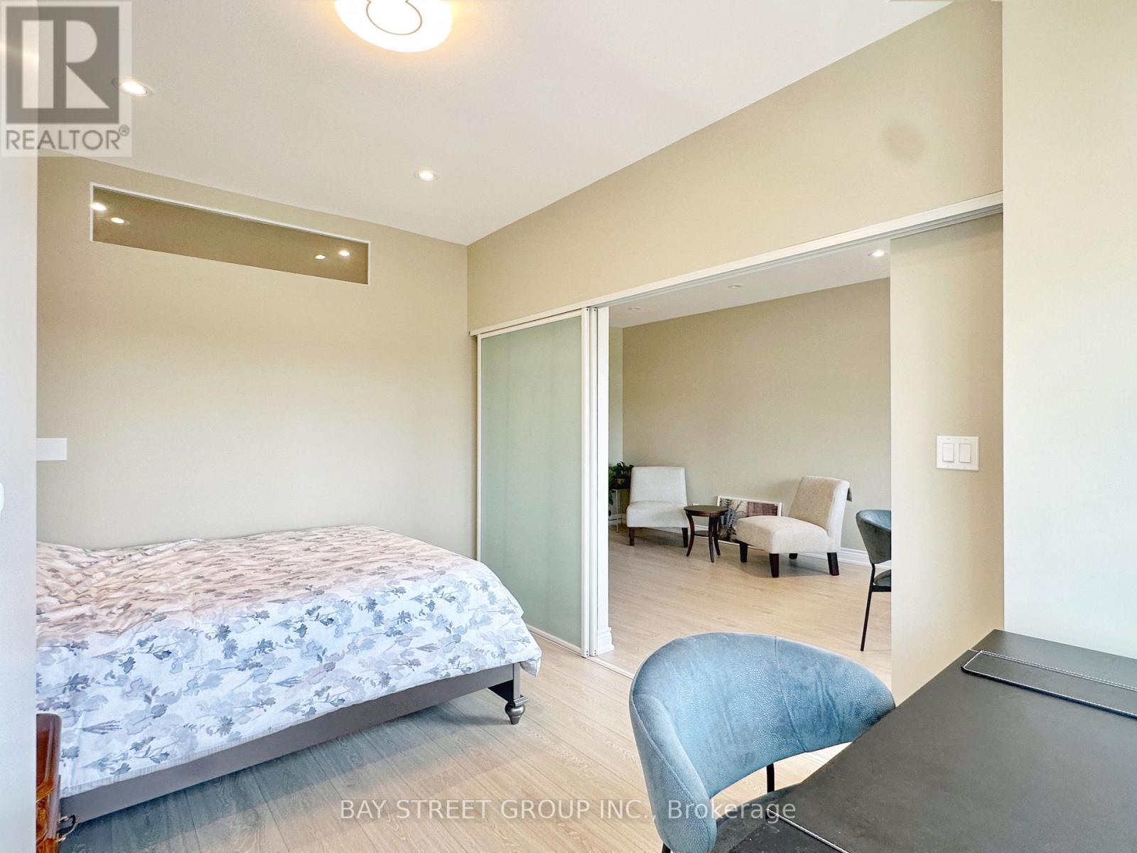 1001 - 102 Bloor Street W, Toronto, Ontario  M5S 1M8 - Photo 21 - C12833146