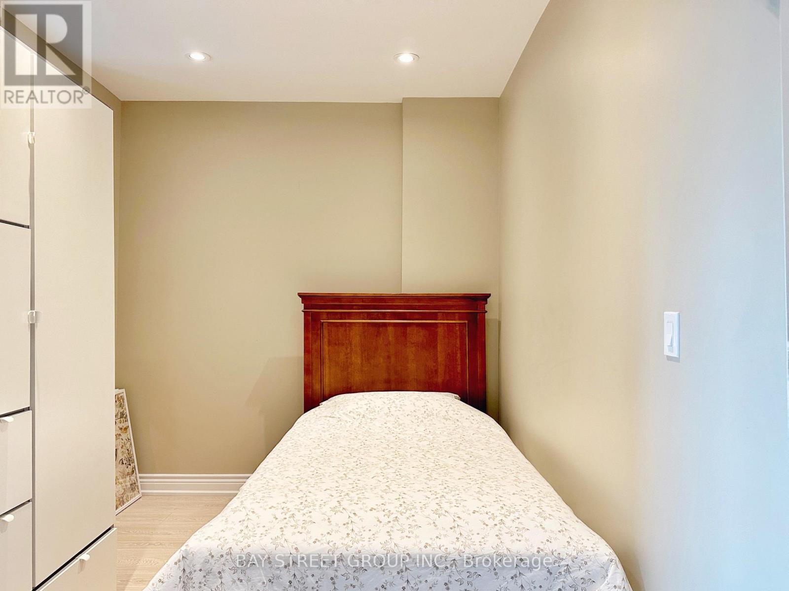 1001 - 102 Bloor Street W, Toronto, Ontario  M5S 1M8 - Photo 25 - C12833146